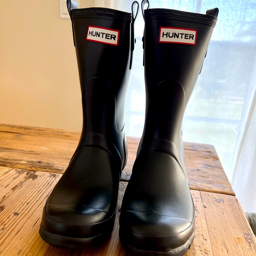 NEW! Black Hunter pull strap boots.  New w/o Tags US Size 6M/7F
